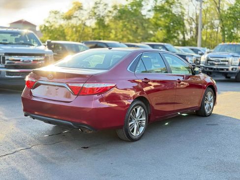 Used 2016 Toyota Camry SE w/ Moonroof Package FWD image 7