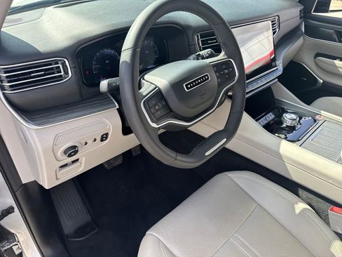 Used 2024 Jeep Wagoneer Series II w/ Flexible Seating Group image 20