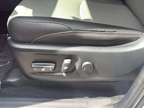Used 2017 Toyota 4Runner SR5 Premium RWD image 16