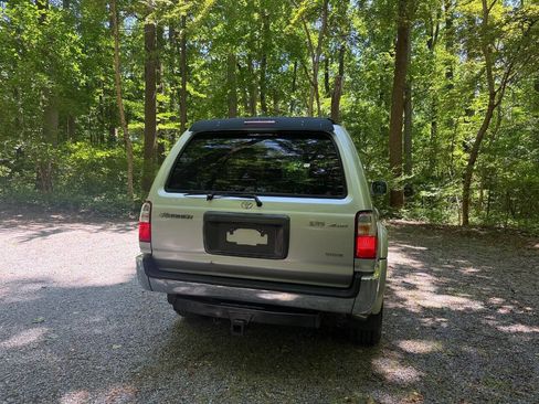 Used 2001 Toyota 4Runner SR5 AWD/4WD image 11