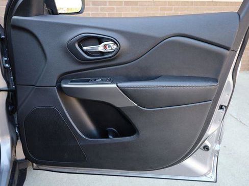 Used 2021 Jeep Cherokee Latitude Lux FWD image 29