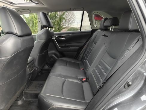 Used 2019 Toyota RAV4 XLE Premium image 13