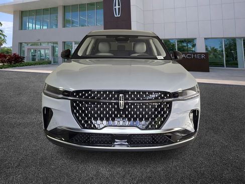 New 2026 Lincoln Nautilus Premier image 3