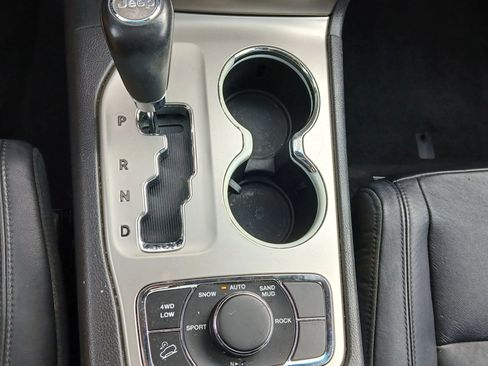 Used 2011 Jeep Grand Cherokee Laredo AWD/4WD image 24