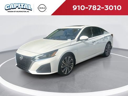 Used 2025 Nissan Altima 2.5 SL AWD/4WD image 1