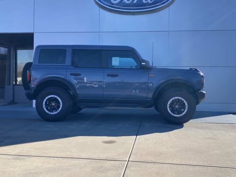 New 2025 Ford Bronco Badlands image 3