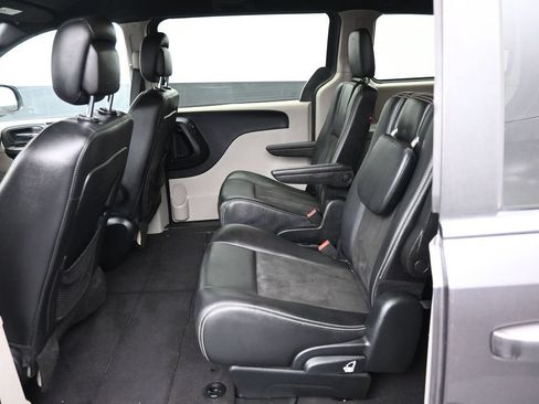 Used 2020 Dodge Grand Caravan SXT FWD image 1