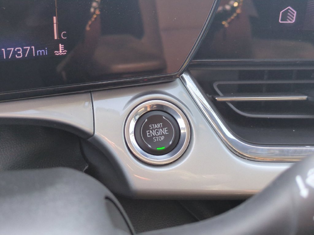 Used 2026 Chevrolet Trax LT FWD image 25