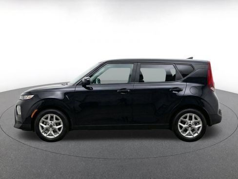 Used 2025 Kia Soul LX w/ LX Technology Package FWD image 4