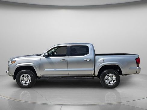Used 2022 Toyota Tacoma SR w/ SR Convenience Package RWD image 3