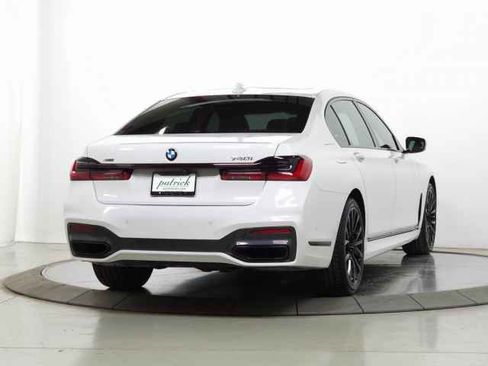 Used 2022 BMW 740i xDrive w/ M Sport Package image 10