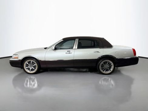 Used 2007 Lincoln Town Car Signature RWD image 4