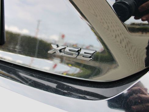 Used 2025 Toyota Camry XSE FWD image 17
