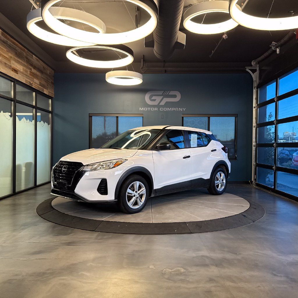 Used 2022 Nissan Kicks S FWD image 7