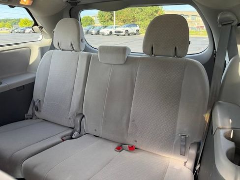 Used 2015 Toyota Sienna LE FWD image 16