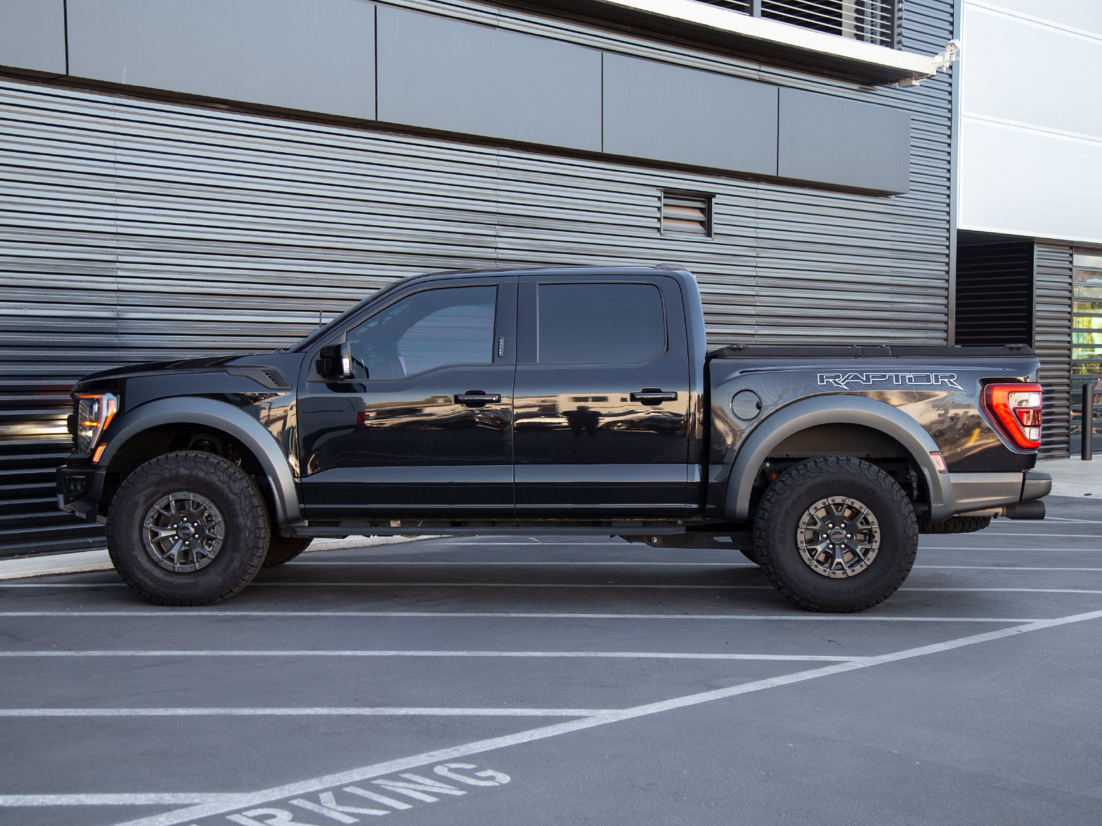 Used 2022 Ford F150 Raptor w/ Raptor 37 Performance Package AWD/4WD image 2