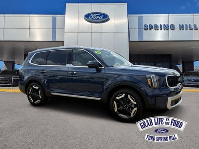 Used 2024 Kia Telluride EX w/ EX Captain's Chair Package