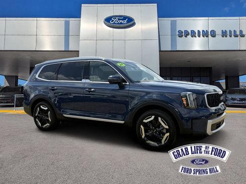 Used 2024 Kia Telluride EX w/ EX Captain's Chair Package AWD/4WD image 1