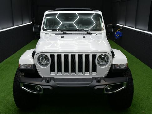 Used 2018 Jeep Wrangler Unlimited Sahara AWD/4WD image 6