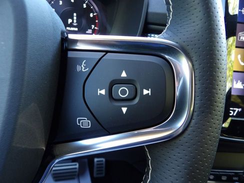 Used 2019 Volvo XC40 T5 R-Design AWD/4WD image 16