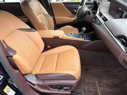 Used 2019 Lexus ES 350 w/ Accessory Package 2 FWD image 13