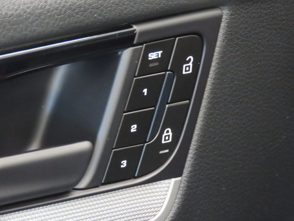 Certified 2025 Porsche Cayenne S AWD/4WD image 36