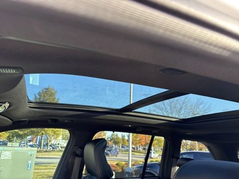 Used 2023 Jeep Grand Cherokee Overland w/ Luxury Tech Group IV image 19