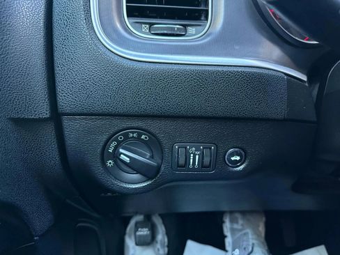 Used 2020 Dodge Charger SXT w/ Leather Interior Group image 40