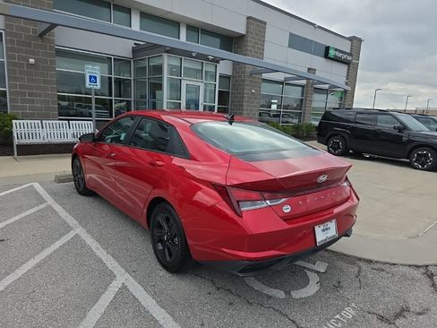 Used 2023 Hyundai Elantra SEL w/ Preferred Accessory Package FWD image 7