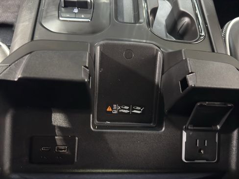 Used 2024 GMC Sierra 2500 AT4X image 41