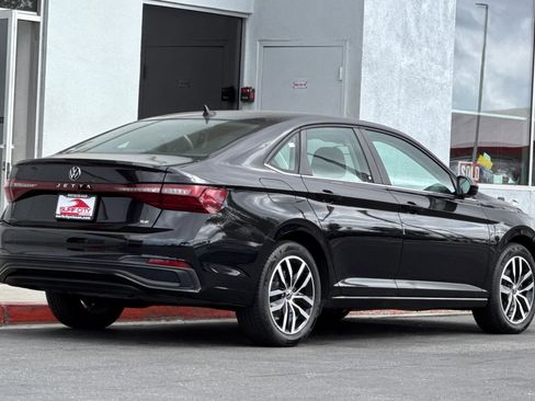 Used 2025 Volkswagen Jetta SE FWD image 4