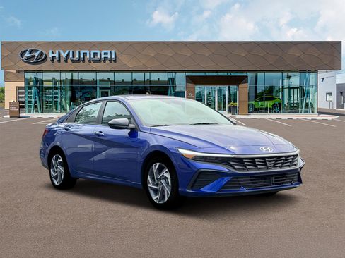 New 2025 Hyundai Elantra SEL FWD image 11