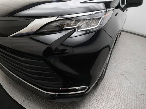 Used 2023 Toyota Sienna XLE FWD image 24