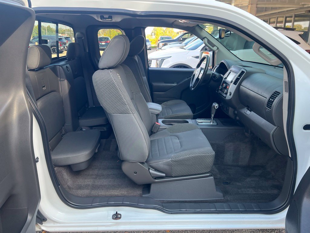 Used 2016 Nissan Frontier PRO-4X AWD/4WD image 11