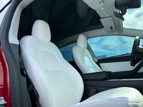 Used 2022 Tesla Model Y Performance image 34