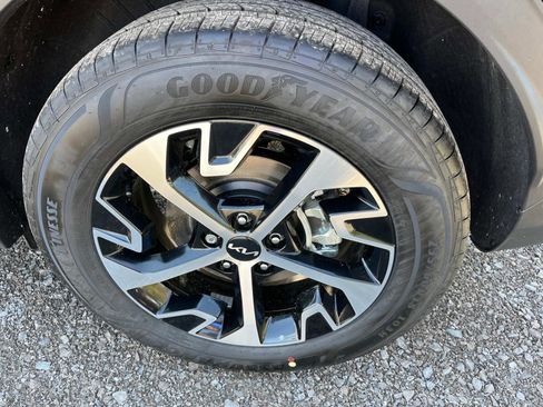 New 2025 Kia Sportage EX w/ EX Premium Package AWD/4WD image 32