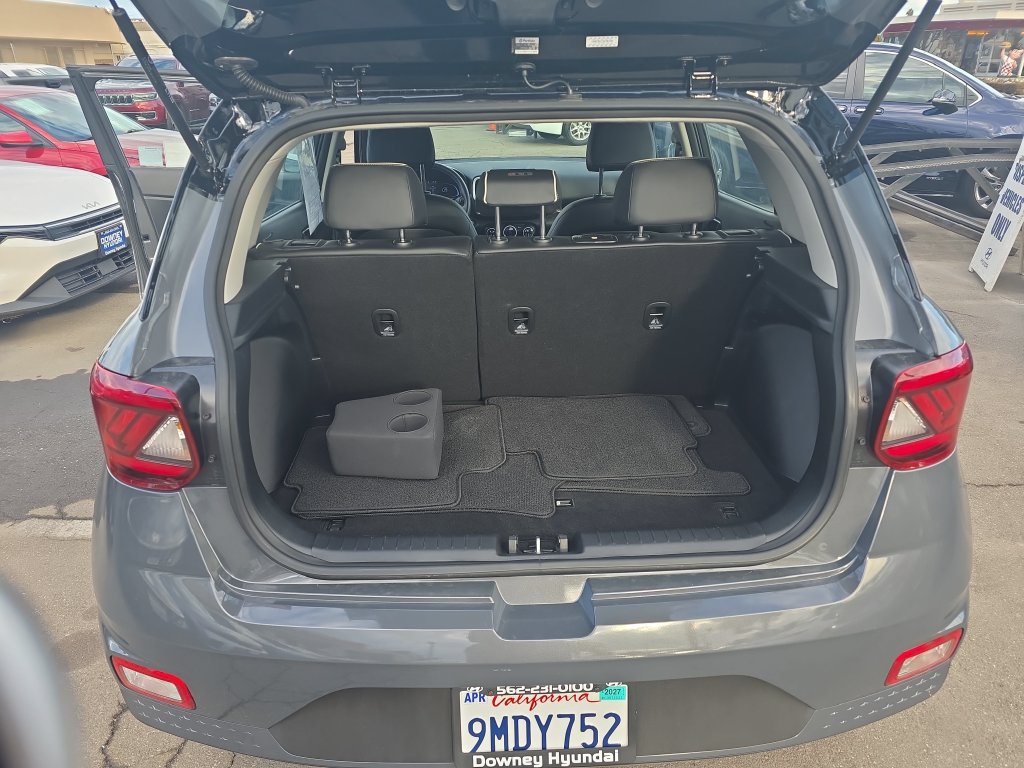 Used 2024 Hyundai Venue Limited FWD image 21