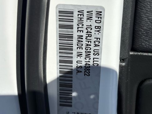 Used 2022 Jeep Grand Cherokee Laredo X image 30