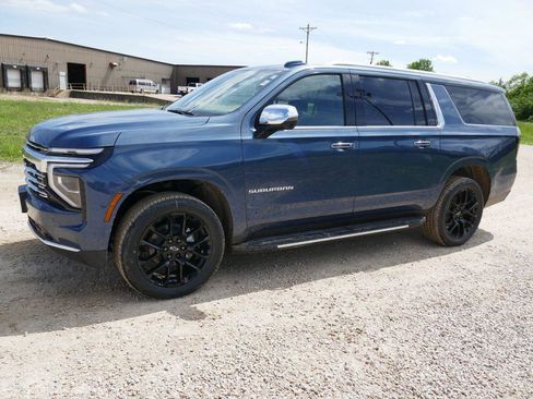 New 2026 Chevrolet Suburban Premier w/ Sun And Tow Package AWD/4WD image 7
