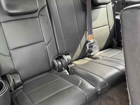 Used 2017 Chevrolet Suburban LT w/ LT Signature Package AWD/4WD image 18