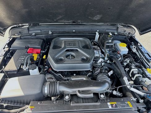 Used 2023 Jeep Wrangler Sport image 34