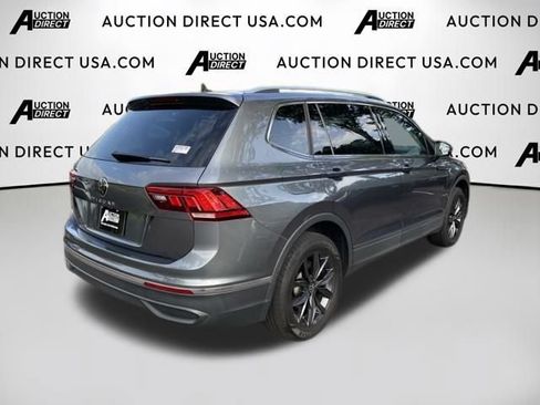 Used 2023 Volkswagen Tiguan SE w/ Panoramic Sunroof Package FWD image 23
