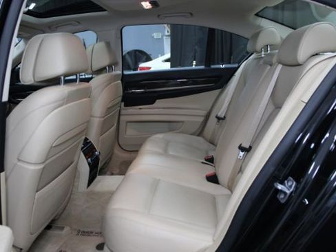 Used 2014 BMW 740i image 22