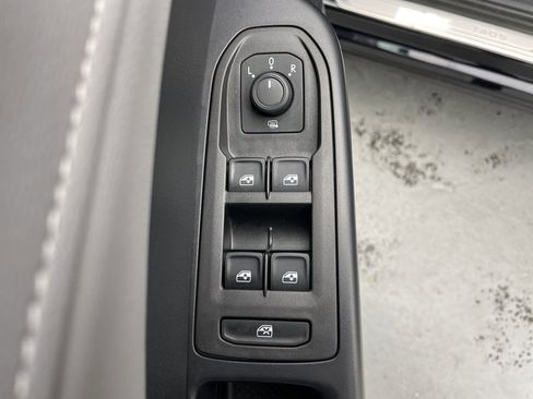 Used 2024 Volkswagen Taos SE image 20