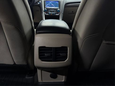 Used 2020 Ford Fusion SE FWD image 24