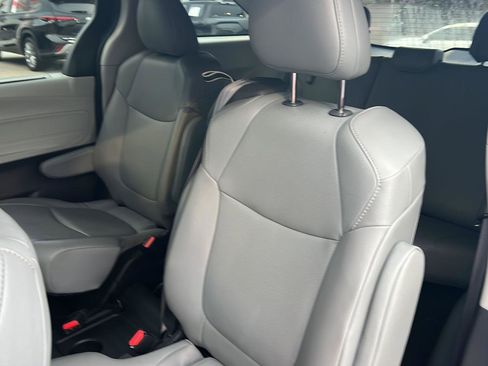 Certified 2022 Toyota Sienna XLE w/ XLE Plus Package image 32