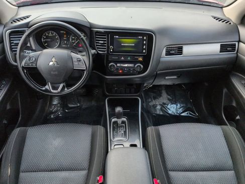 Used 2017 Mitsubishi Outlander SE image 16