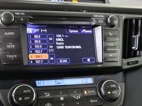 Used 2013 Toyota RAV4 XLE image 19