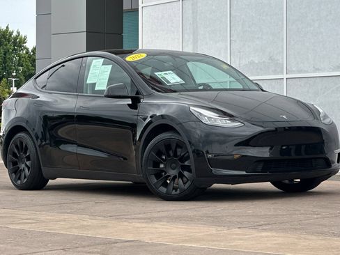 Used 2022 Tesla Model Y Long Range AWD/4WD image 2