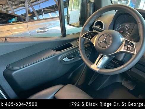Used 2025 Mercedes-Benz Sprinter 2500 image 8